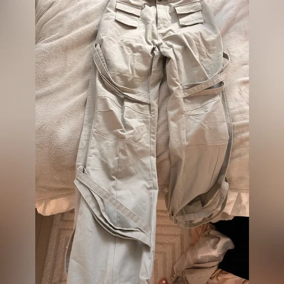 Maniere De Voir Cream Trousers with Architectural Seam Design - Picture 3 of 9